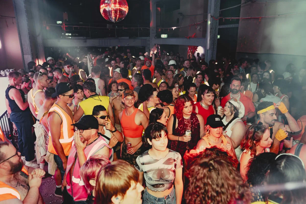 Heaps Gay Offensive Trade — Whitebay Powerstation