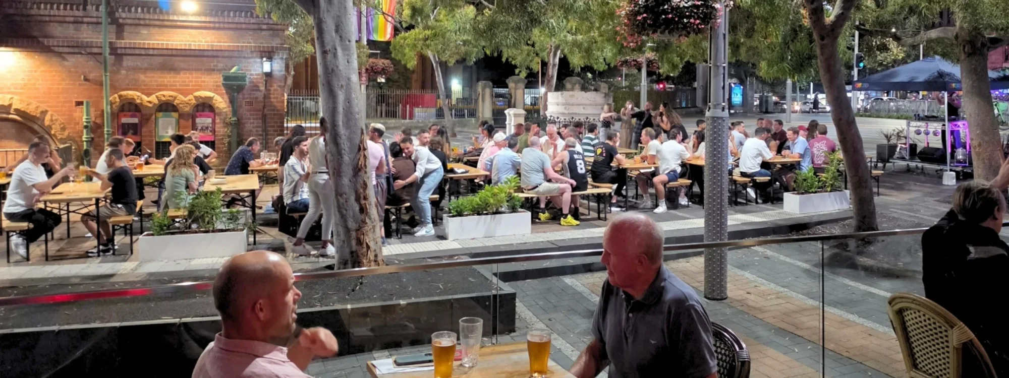 Oxford Hotel: Taylor Square DJs & entertainment